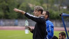 Imagen de archivo de Iv�n Carril dando instrucciones desde la banda durante un partido.