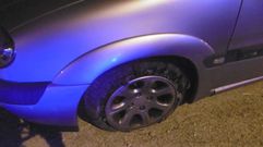El veh�culo transitaba por el centro de Boiro con la rueda en llanta y la conductora en estado ebrio