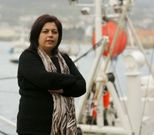 La aspirante del PP a la alcald�a, ayer en el puerto cari��s. 