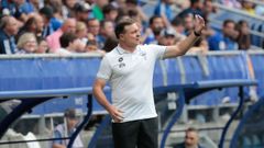 Crist�bal dando indicaciones en el Carlos Tartiere.