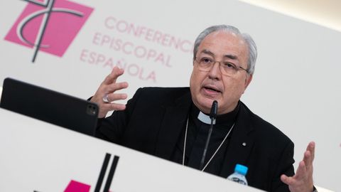 El secretario general de la CEE, Monse�or Francisco C�sar Garc�a Mag�n.