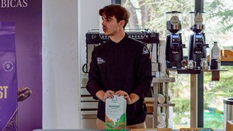 La cata de caf&eacute; que tuvo lugar ayer en el Mercado de Carballo