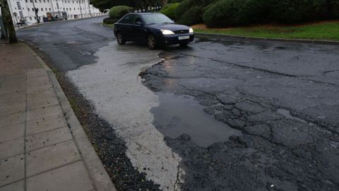 Tramo inicial del bulevar, en febrero. El primer tramo de la avenida qued� excluida de la actuaci�n estatal que renov� el vial, y que concluy� en julio del 2025. El gobierno local anunci� que lo acondicionar�a.
