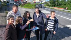La delegada de la Xunta en A Coru�a, Bel�n do Campo, junto al alcalde de O Porto do Son, Luis Oujo; la directora territorial de la Conseller�a de Vivenda e Planificaci�n de Infraestruturas, Bego�a Freire, y miembros del ejecutivo local visitaron la zona.