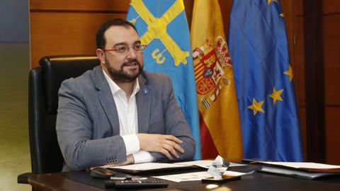 El presidente del Principado de Asturias, Adrián Barbón, en un acto telemático