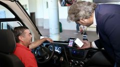 El conselleiro Diego Calvo prob la aplicacin en un autobs en Laln