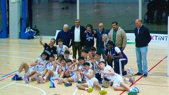 El Obradoiro Peleteiro, tras conquistar el Campeonato de Galicia J�nior