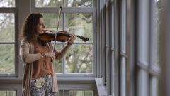 A int�rprete de Ribeira Raquel Castro, que impartiu hai uns d�as clases en Santiago, empezou co viol�n aos 16 anos