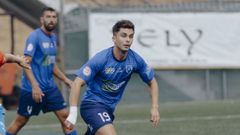 Carlos Villar en el centro del campo azul�n