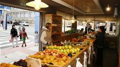 Una fruter�a de Burela, este lunes