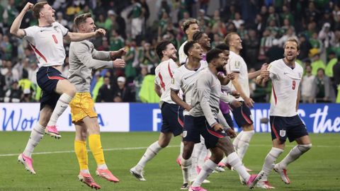 Inglaterra celebrando su pase a los cuartos de final.