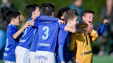 El Alevn A del Real Oviedo celebra el pase a la final ante el Sporting en la Copa Integra