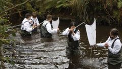 Alumnos de cuarto de ESO del Ies Monterroso realizan un trabajo de cultura cient�fica en colaboraci�n con Voz Natura para analizar la calidad del agua antes y despu�s de la Edar de Monterroso