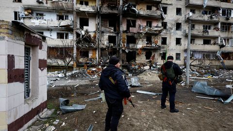 Edificio residencial destruido