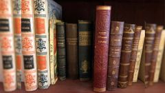 Algunos de los libros de la autora que est�n custodiados en la sede de la Real Academia Galega