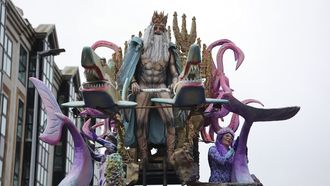 Santiago se da un ba�o de alegr�a con el desfile de entroido