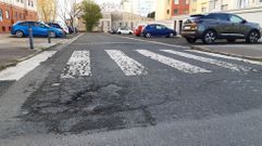 Bache en la calle Luis de Requesens, en el barrio de Caranza