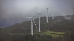 Un parque e�lico pr�ximo al Chan das Lagoas, en Dumbr�a