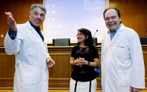 C�ndido D�az, Carmen Facundo y Rafael Romero, nefr�logos, ayer en el Hospital Cl�nico.