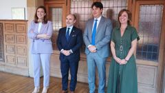 De izquierda a derecha, la gerente del Servicio P�blico de Empleo, Bego�a L�pez; el rector de la Universidad de Oviedo, Ignacio Villaverde; el consejero de Ciencia, Borja S�nchez, y la directora de empleabilidad de la Universidad de Oviedo, Susana P�rez, en la presentaci�n del informe Inserci�n laboral de las personas tituladas en la Universidad de Oviedo 2021/2022.