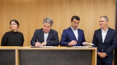 El alcalde y el presidente de la Diputaci�n firman el protocolo de colaboraci�n para los Premios Feroz en presencia de la concejala de Promoci�n Econ�mica, Anabel Gul�as; y del vicepresidente provincial, Rafa Dom�nguez