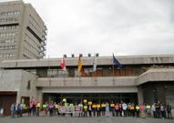 El colectivo Os Ningu�ns se concentr� ante el Concello.