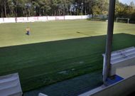 Los trabajos consistieron en cambiar la hierba y drenar el campo para que no se encharque. 