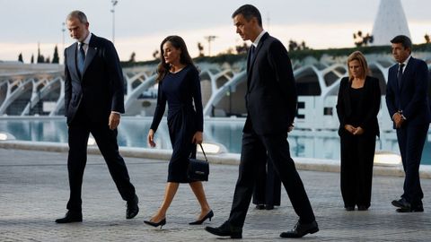 Los reyes, Felipe y Letizia, y el presidente del Goberno, a su llegada al funeral por las víctimas de la dana