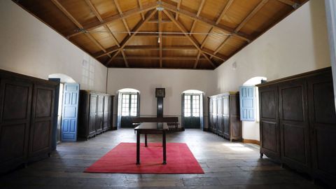 La sala donde se visten los clérigos