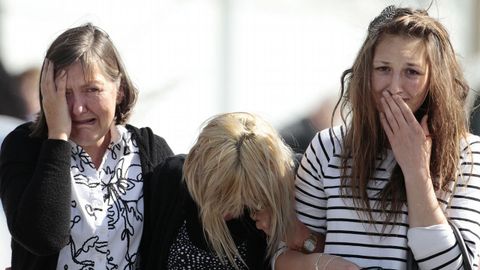 | REUTERS.Familiares de los mineros que fallecieron en la explosi�n de la mina de Pike River, en el 2010