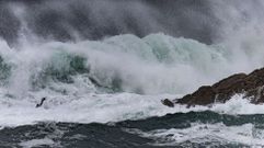Fuerte oleaje. La alerta en el litoral obliga a posponer citas como el campeonato de pesca de Camari�as