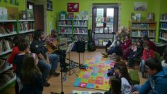 La Biblioteca P�blica Municipal de Xermade acogi� hace unos d�as el cuentacuentos musical �Cambia o conto�, de Miguel Alonso