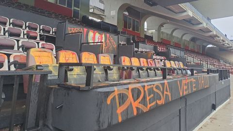 El palco del Estadio de Vallecas fue vandalizado por unos encapuchados.