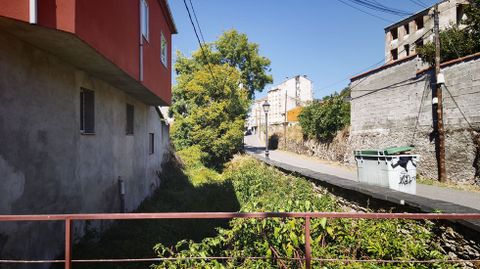 A la izquierda, una de las viviendas afectadas de la calle Doctor Fleming