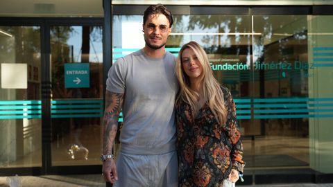Carlo Costanzia y Alejandra Rubio, a la salida del hospital tras el nacimiento de su segunda hija, Tessa