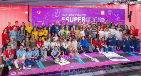 Foto de familia de los participantes en la final.