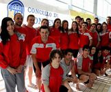 Los nadadores del Galaico, a pie de la piscina de Pontemu��os.