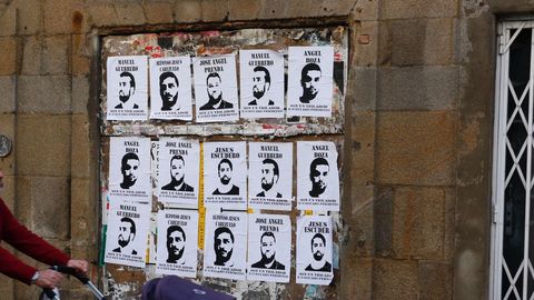 Carteles de La Manada en Pontevedra