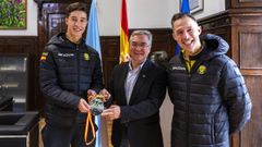 Luis Menor Prez con Jacobo Casado, campen de Espaa de krate cadete en la categora +70 y Alberto Casado, su entrenador.

