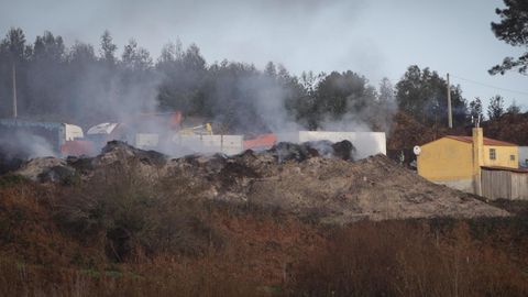 La planta, ubicada en lo alto del polgono de Sabn no ha dejado de humear desde noviembre