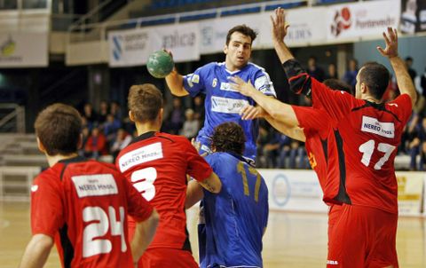 El Teucro tendr� que medirse ante el segundo de la tabla, el Go Fit, en Santander. 