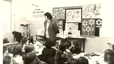Carlos Casares nunha imaxe dos anos oitenta.�Seus son��xitos como �A gali�a azul�, que d� nome �s escolas infant�s p�blicas de Galicia.