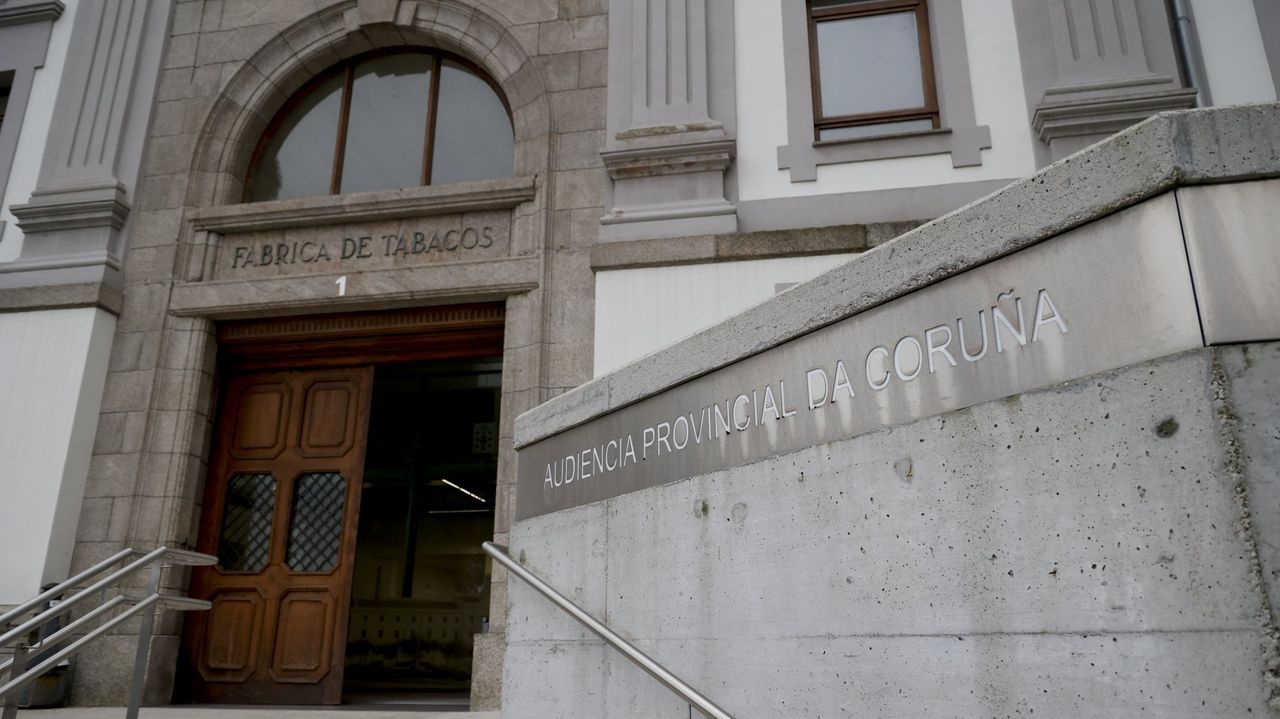La Audiencia de A Coruña absuelve a dos acusados de estafar a un vecino de Boiro con la venta de su casa