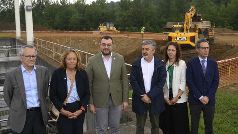 El presidente del Principado de Asturias, Adri�n Barb�n , junto la directora general del Agua del Principado, Vanesa Mateo, visita las obras de la planta de la estaci�n depuradora de aguas residuales (EDAR) de Villaperi, en Oviedo