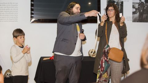 Magia terror�fica en familia, en Laxe, el jueves. 