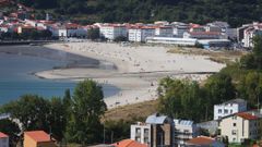 Buena parte de los vecinos de Cedeira (en la imagen el entorno de la playa de A Magdalena) se abastecen de las tra�das particulares