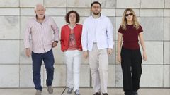 De esquerda a dereita, o actor Fernando Mor�n, os escritores Marilar Aleixandre e Ismael Ramos e a compositora e produtora Candela Liste, �s portas do Museo Gai�s, en Santiago