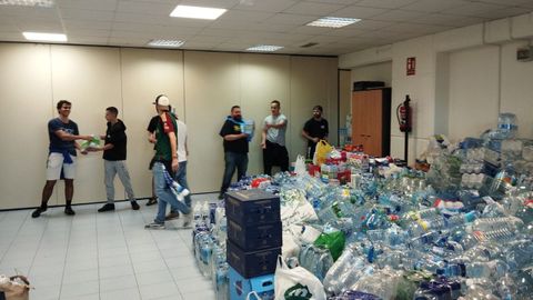 Recogida de alimentos de la aficin del Real Oviedo para Valencia