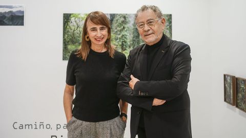 Rita Ibarretxe y Roberto Verino, en la sala de exposiciones que el dise�ador tiene en la tienda de la calle Santo Domingo