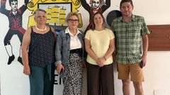 La diputada de Mar e Medio Rural de la Deputaci�n da Coru�a, Cristina Capel�n, present� las ayudas para las asociaciones de Ribeira